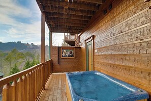 Outdoor spa tub - Tranquil Rustic Cabin w/ Game Area & Hot Tub (Gatlinburg)
