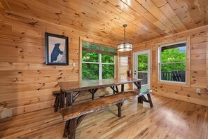 Dining - Spacious 3‑Bedroom Cabin w/ Theater & Game Room (Gatlinburg)