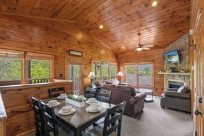 Interior - Romantic Retreat w/ Game Room & Jacuzzi (Gatlinburg)
