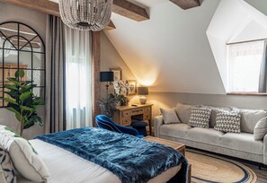 Signature Double Room, Garden View | Premium bedding, minibar, individually decorated, individually furnished