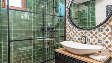 Basic Twin Room | Bathroom | Designer toiletries, hair dryer, towels, soap
