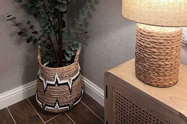 Ropa de cama de alta calidad, minibar y decoración personalizada