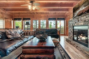 暖炉、テレビゲーム