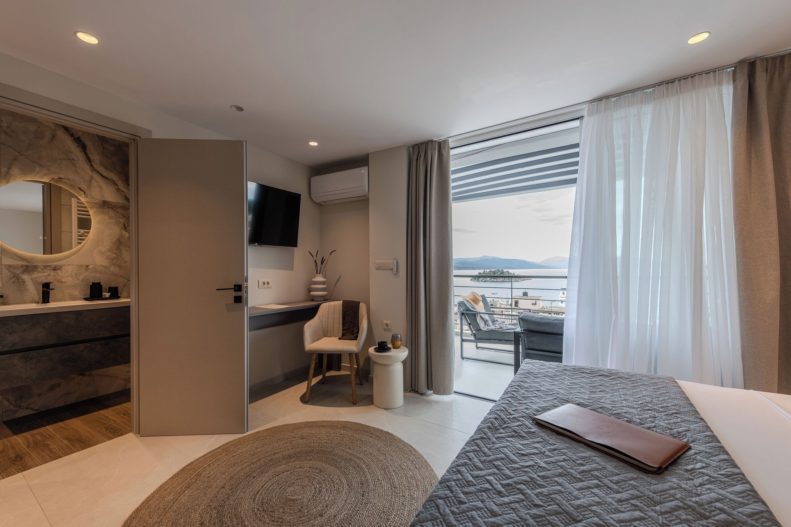 Panoramic Suite, Sea View | Laptop workspace, soundproofing, iron/ironing board