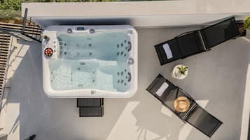 Panoramic Suite, Sea View | Private spa tub