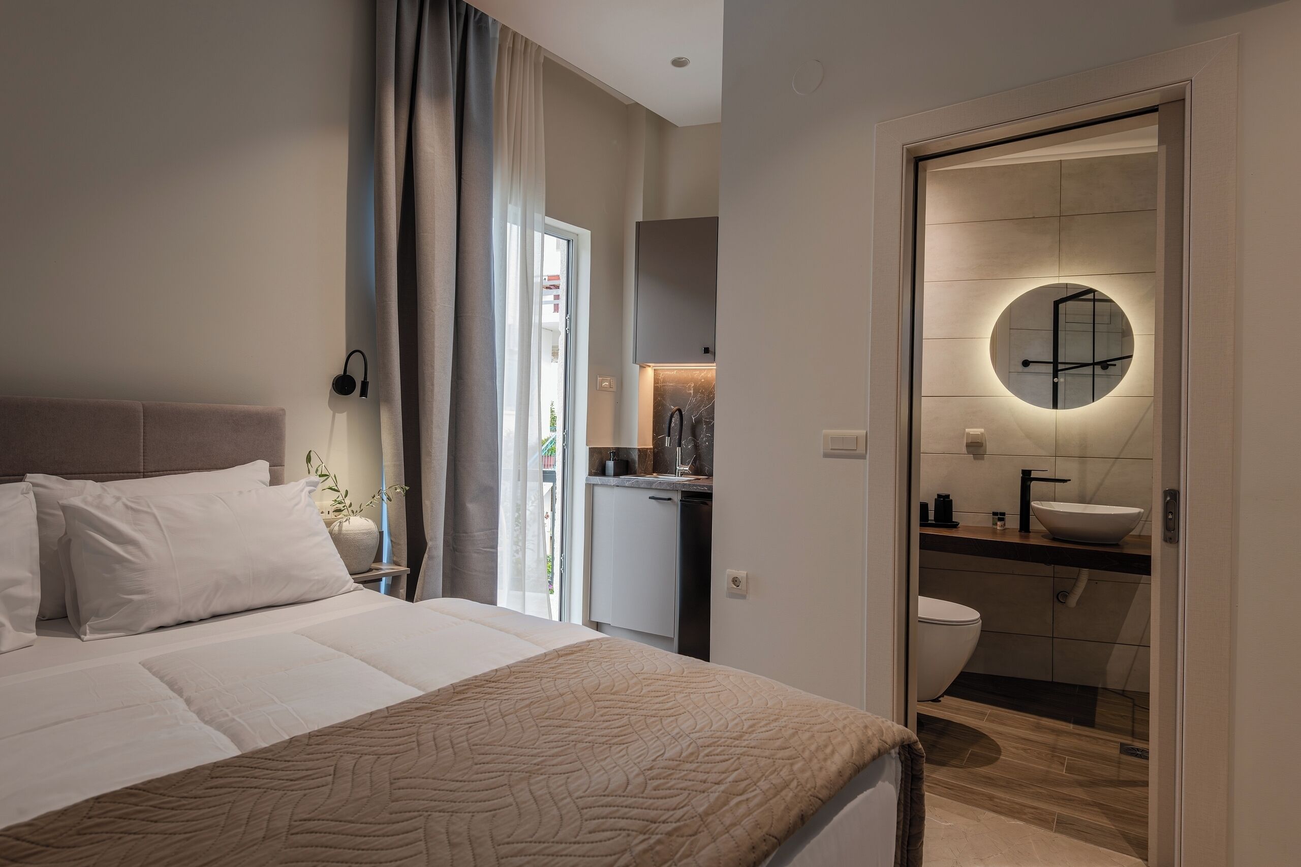 Kamar Double Superior, pemandangan kebun | Ruang kerja ramah laptop, kedap suara, dan setrika/meja setrika