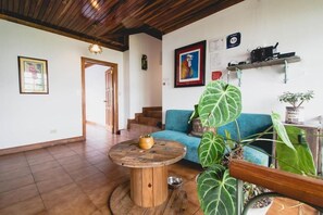 Interior - The Garden CR (San Pedro)