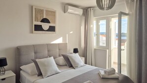 2 bedrooms, iron/ironing board, travel crib, WiFi (free) - Amazing apartment in Sibenik with WiFi (Sibenik)
