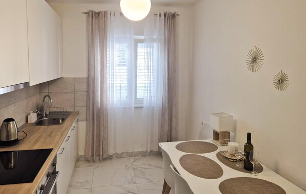 Fridge, oven, stovetop, dishwasher - Amazing apartment in Sibenik with WiFi (Sibenik)