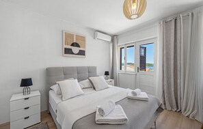 2 soverom, strykejern/-brett, reiseseng for barn og wi-fi (inkludert)