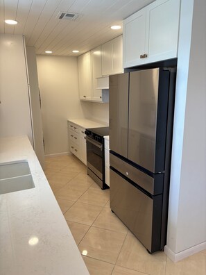 Micro-ondas, fogão, cooktop, lava-louças