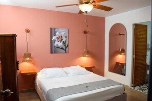Deluxe Double Room, Garden View | In-room safe, desk, laptop workspace, blackout drapes - Muguet House Granada (Cali)