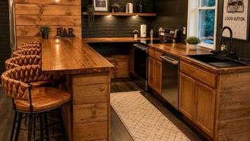 Coffee/tea maker, fridge, microwave, oven
