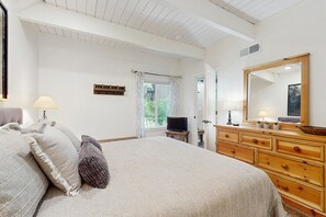 3 makuuhuonetta, silitysrauta/-lauta, internet, vuodevaatteet