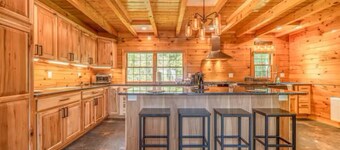 Lakeside Lodge |Family Cabin w/Hot Tub & Waterfall