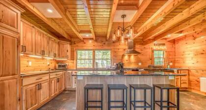 Lakeside Lodge |Family Cabin w/Hot Tub & Steam Shower