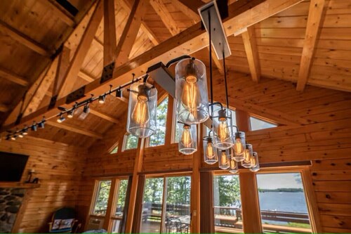 Lakeside Lodge |Family Cabin w/Hot Tub & Steam Shower
