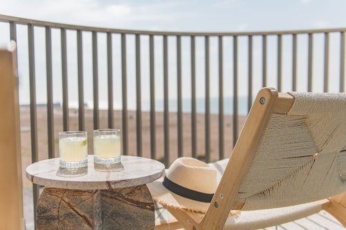 The Perch at Shoreline - a holiday let that sleeps 3 guests in 1 bedroom