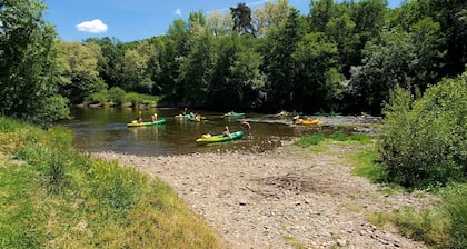 Maison de campagne a cĂŽtĂ© de l'Allier randonnĂ©es VTT baignade pĂȘche canoĂ«