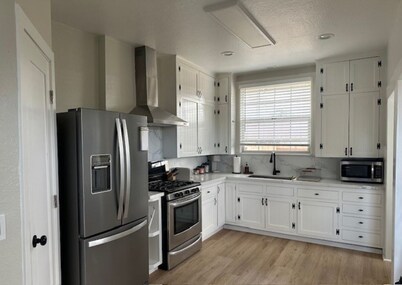 Mt. Views & Modern Comfort