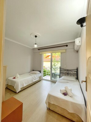 3 habitaciones, tabla de planchar con plancha, wifi y ropa de cama