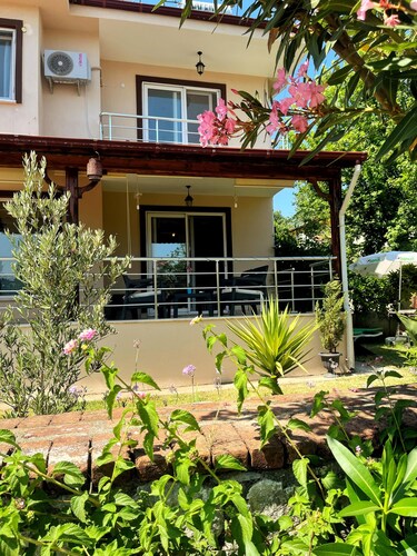 Near Lake 3-bedroom villa with WiFi and AC in Köyceğiz,Turkey