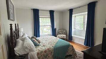 4 bedrooms, desk, iron/ironing board, free WiFi