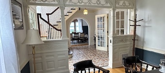 The Grand Rapidian- Historic 4-bedroom House with Fenced in Yard! Pet Friendly!