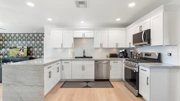 Ketuhar gelombang mikro, ketuhar, dapur, mesin basuh pinggan mangkuk