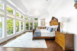 8 bedrooms, free WiFi, bed sheets
