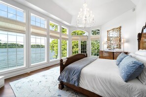 8 bedrooms, free WiFi, bed sheets