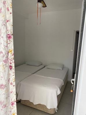 Eenvoudige kamer, uitzicht op tuin | Gratis wifi