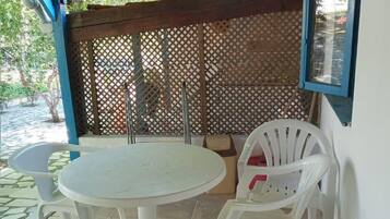 Chambre Triple Économique, en bord de plage | Coin séjour