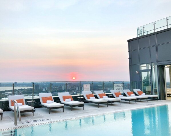 Outdoor pool, a heated pool