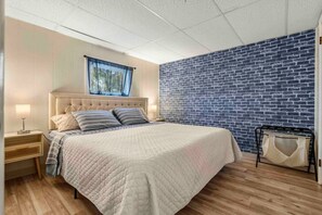 1 bedroom, desk, iron/ironing board, travel crib - Nothing Fancy Older Pet Friendly APT! (Dover)