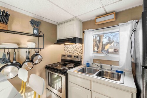 Nothing Fancy Older Pet Friendly APT!