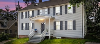 Downtown Amesbury! 15 Mins to Beach