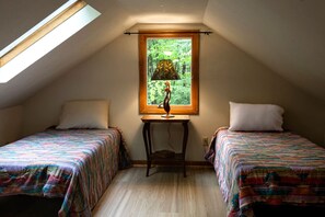4 chambres, fer et planche à repasser, lit de bébé portatif, Wi-Fi