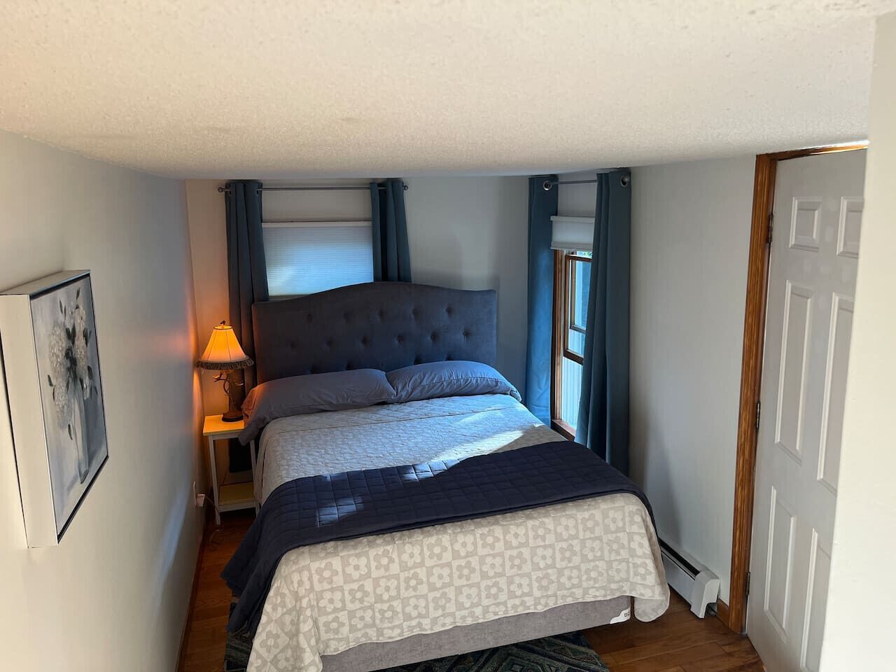 3 bedrooms, desk, iron/ironing board, travel crib