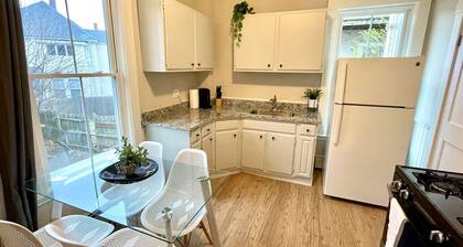 2 BR City Sanctuary - 5 Mins to Historical Salem!