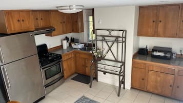 Microwave, oven, stovetop, coffee/tea maker