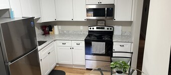 Dwtn Apt~King Beds~Mins to Salem