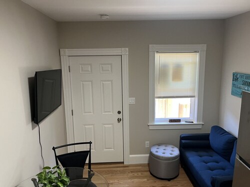 Dwtn Apt~King Beds~Mins to Salem