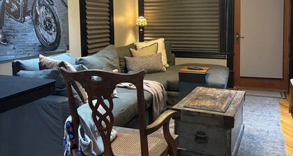 Beautiful, cozy cottage. Great location. Close to sport venues and restaurants!