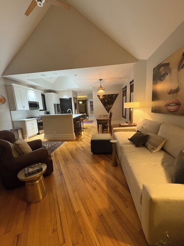 Beautiful, cozy cottage.  Great location. Close to sport venues and restaurants!