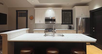 Beautiful, cozy cottage. Great location. Close to sport venues and restaurants!