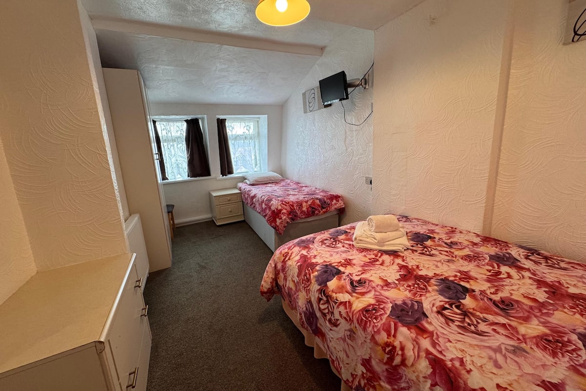 Free WiFi, bed sheets