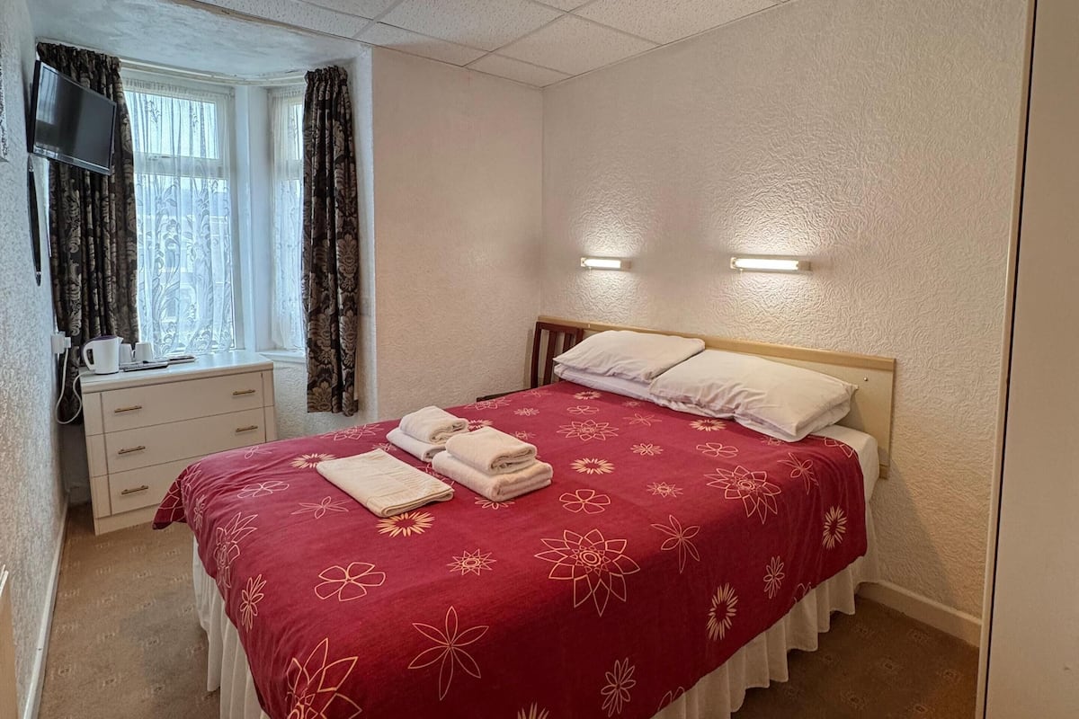 Free WiFi, bed sheets