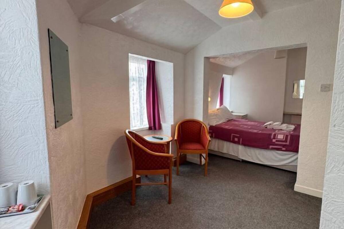 Free WiFi, bed sheets