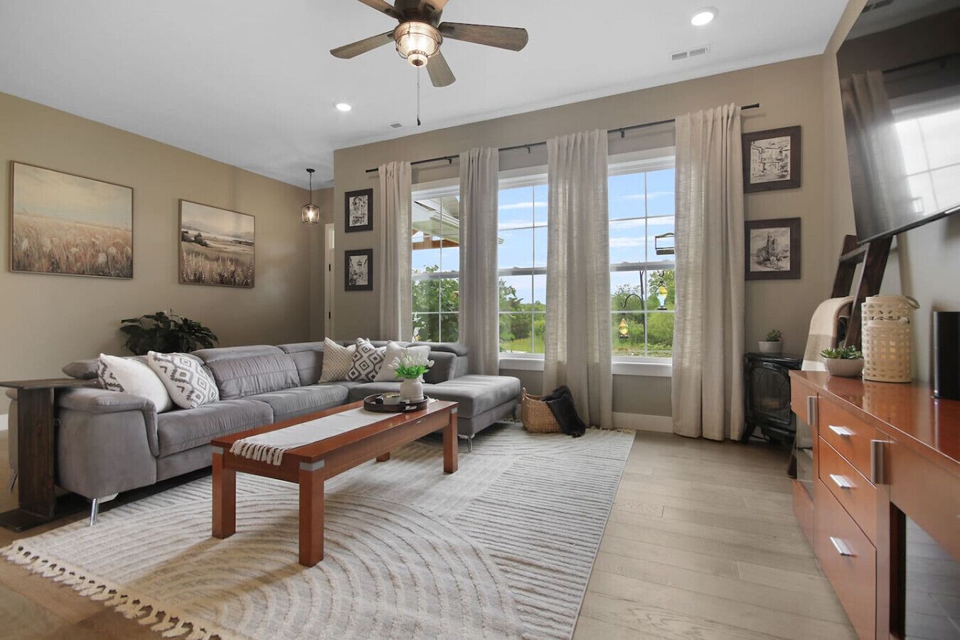 Télévision, cheminée